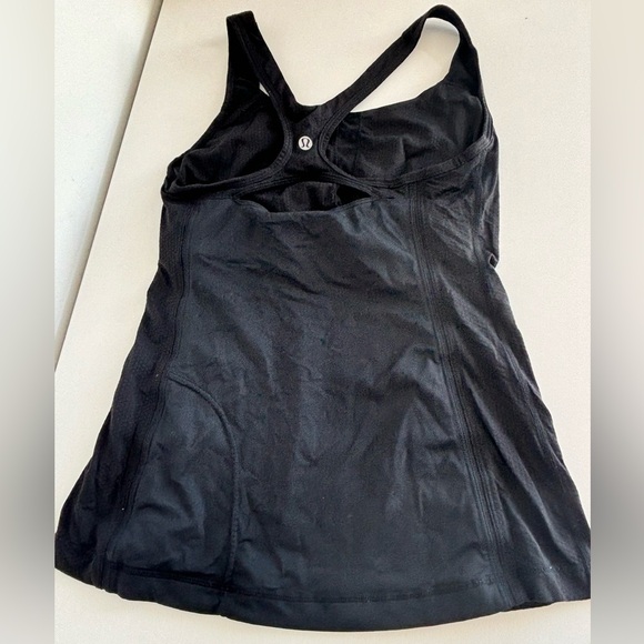 Lululemon Size 6 Racer Back Tank with Built in Bra - Picture 2 of 2